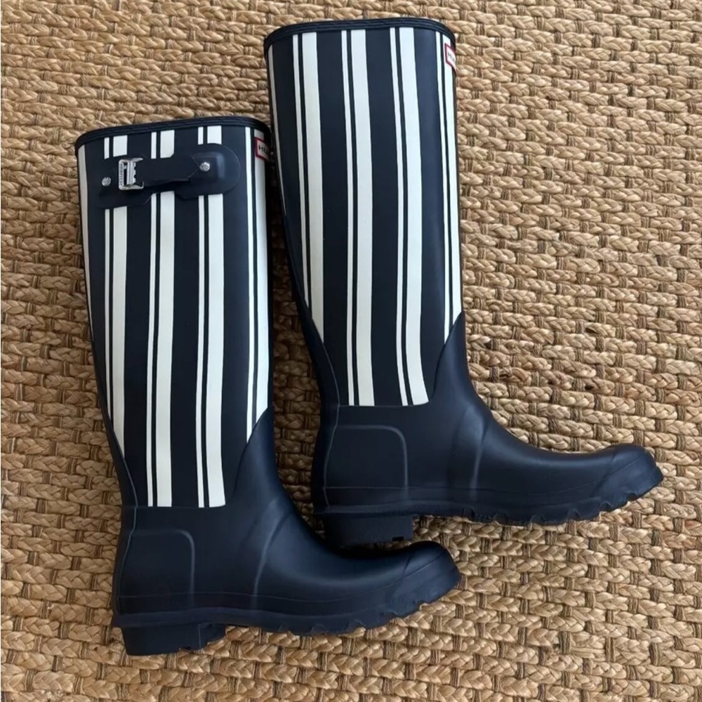 Hunter size 9, knee high rubber rain boots, blue white stripes. Wore twice
